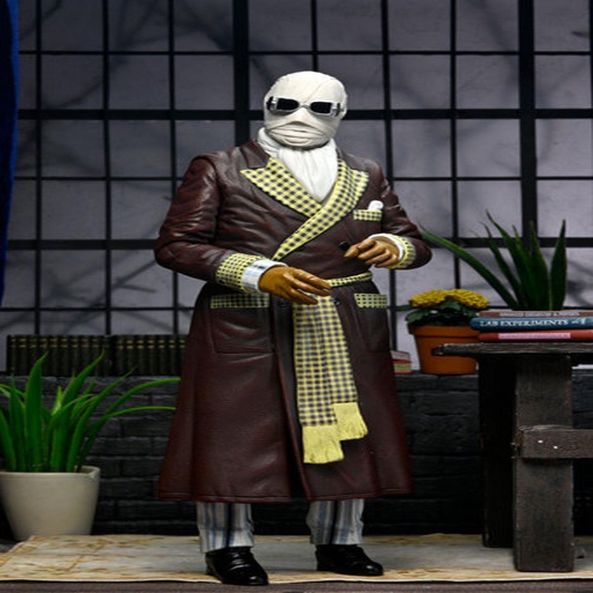 NECA Universal Monsters - 7 Scale Action Figure - Ultimate Invisible Man Figure Kemp House (Color)
